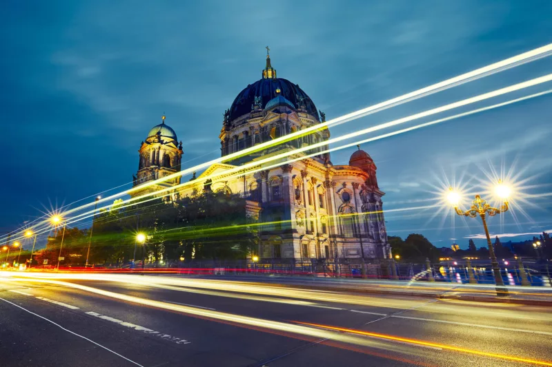 Berlin, Museumsinsel, Berliner Dom, öffentlicher Nahverkehr, Nacht